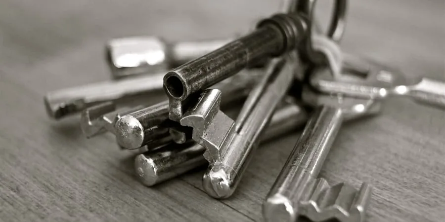 New home keys handed to a relocated employee